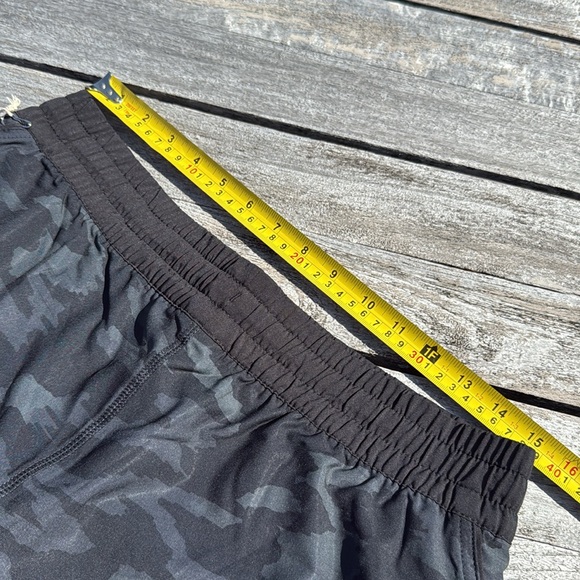 VUORI Clementine Short Women's Performance Shorts NWT Black Camo‎ large - Picture 5 of 7